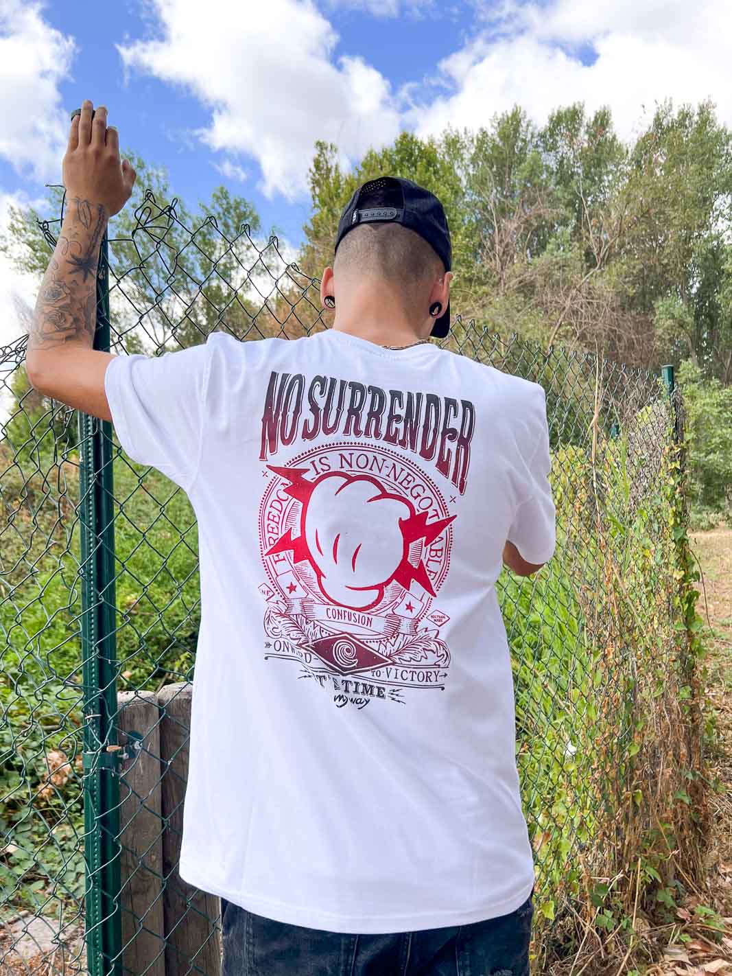 NO SURRENDER WHITE TSHIRT FADE