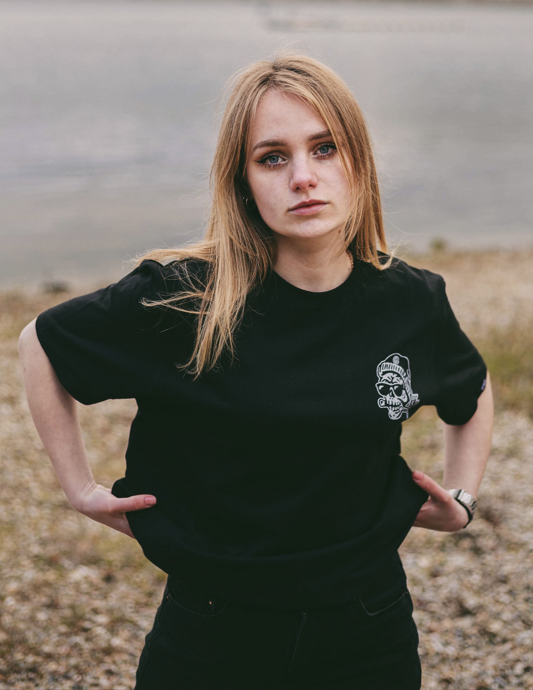 SKULL KNIFE BLACK TSHIRT