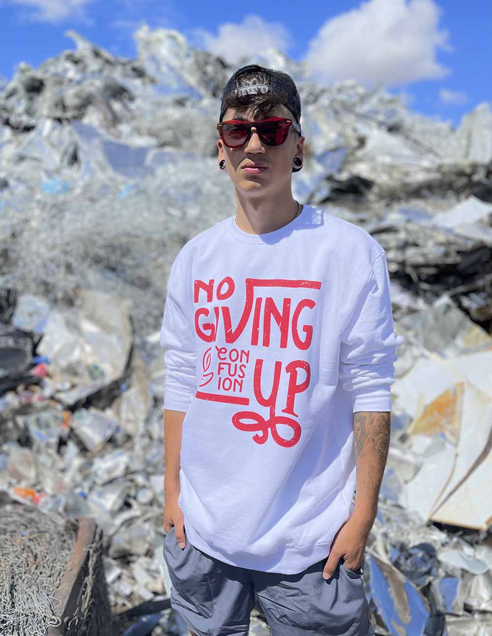 NOT GIVING UP WHITE CREWNECK