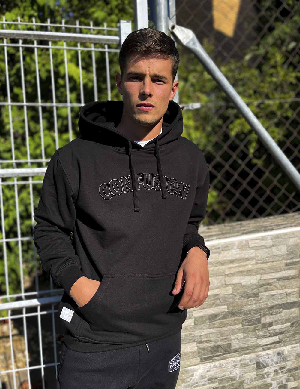 VIBRATE CONFUSION BLACK HOODIE