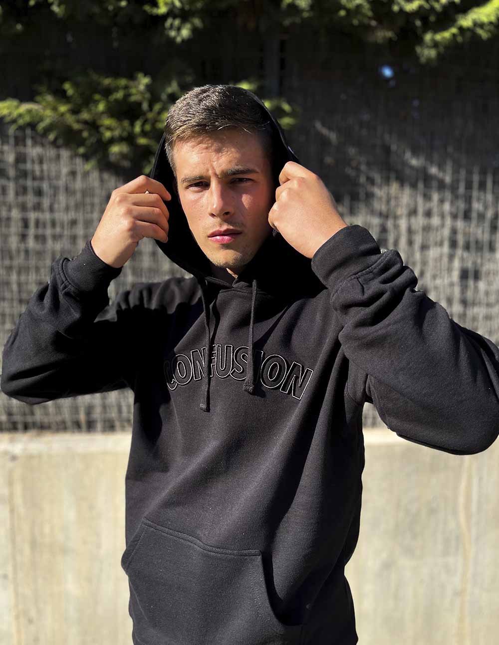 VIBRATE CONFUSION BLACK HOODIE