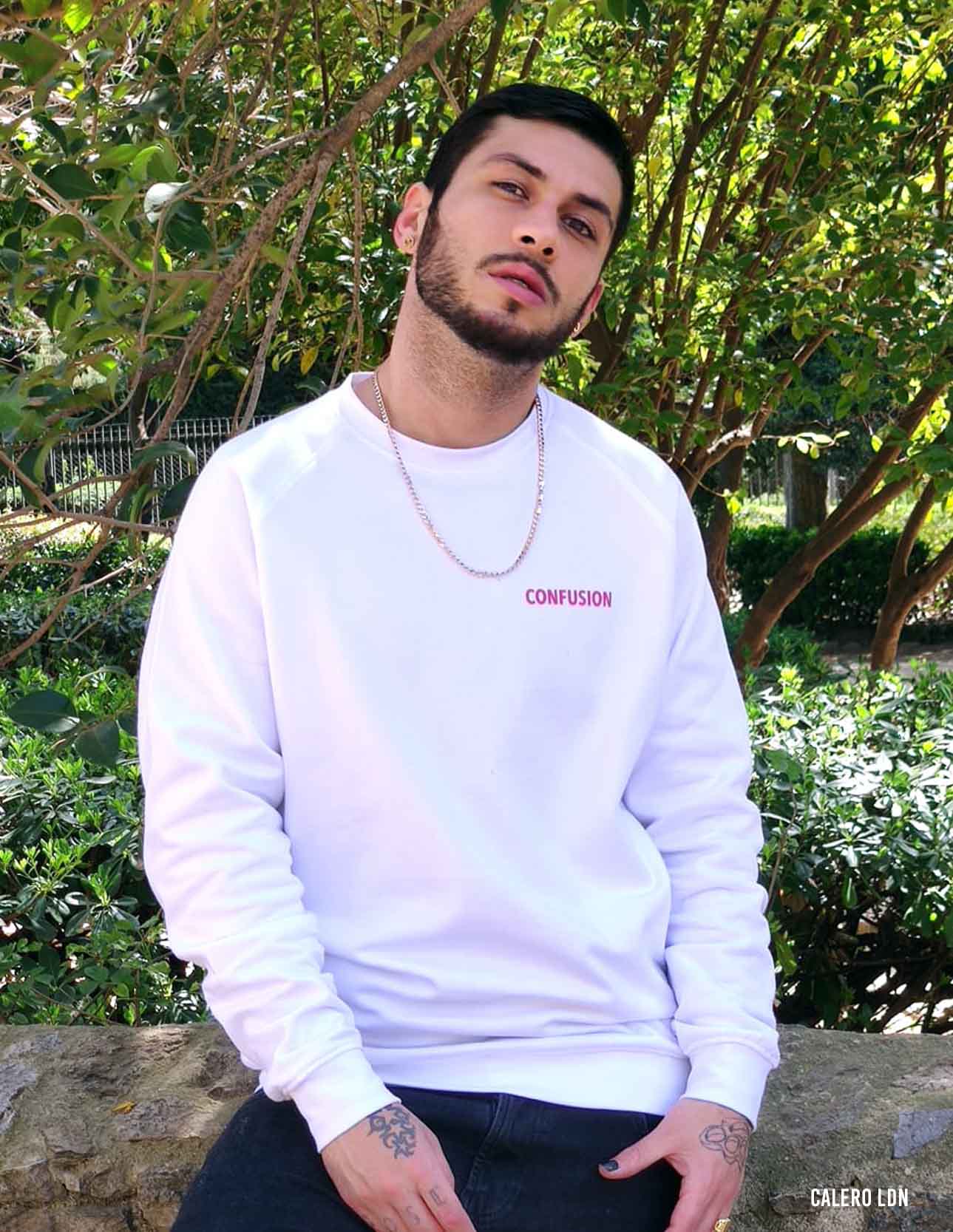 FIST RUB WHITE CREWNECK